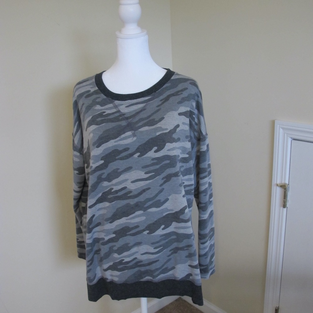 Happy Days Women's Oversized Camouflage Long Sleeve Shirt top Size Small EUC